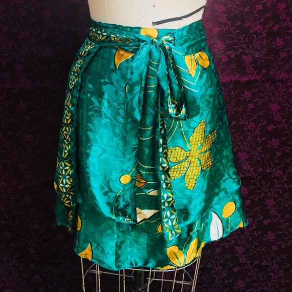 Bellissima Fashion Silk Wrap! - Picture 4 of 6